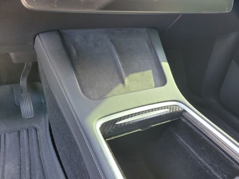 Used 2021 Tesla Model Y Long Range AWD/4WD image 18