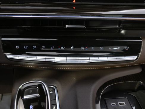 Used 2021 Cadillac Escalade Premium Luxury w/ Driver Assist Tech Package AWD/4WD image 32