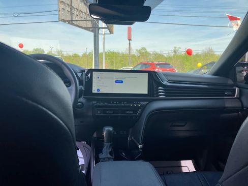 Used 2025 Toyota Camry XSE image 36