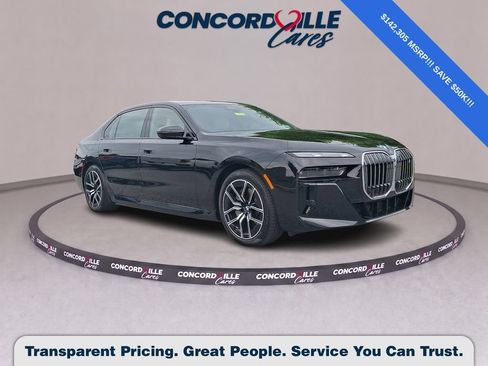 Used 2025 BMW i7 xDrive60 AWD/4WD image 1
