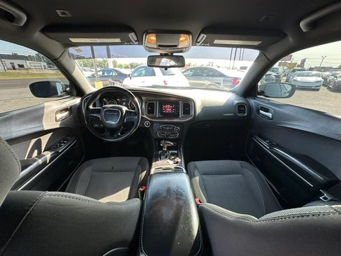 Used 2017 Dodge Charger SE RWD image 11