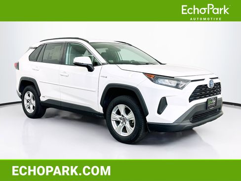 Used 2019 Toyota RAV4 LE image 1