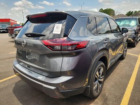 Used 2024 Nissan Rogue SL w/ SL Premium Package FWD image 5