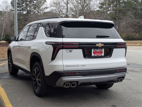 New 2026 Chevrolet Traverse LT w/ Sun and Wheel Package image 4