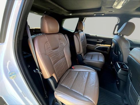 Used 2022 Kia Telluride SX w/ SX Prestige Package AWD/4WD image 25