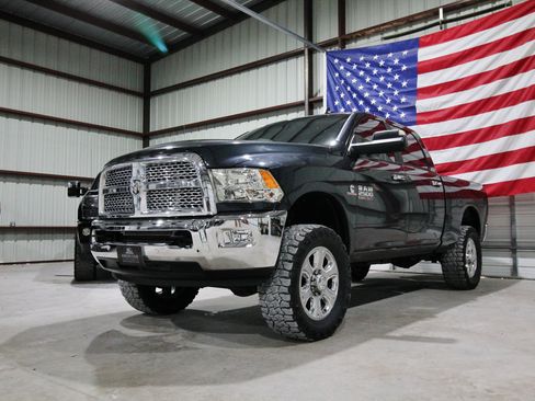Used 2016 RAM 2500 SLT w/ Luxury Group AWD/4WD image 3