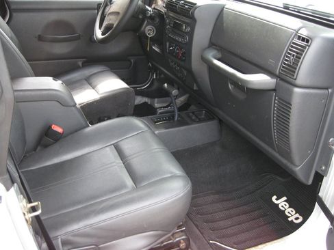 Used 2003 Jeep Wrangler X AWD/4WD image 15
