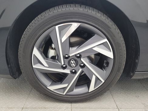 Used 2025 Hyundai Elantra SEL FWD image 31