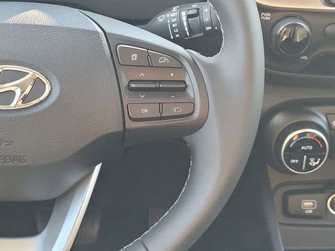 New 2025 Hyundai Venue SEL image 28