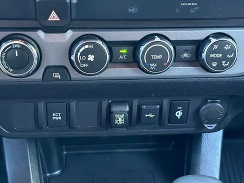Used 2020 Toyota Tacoma TRD Off-Road AWD/4WD image 21