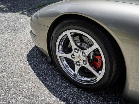 Used 2000 Chevrolet Corvette Coupe w/ Roof Pkg RWD image 44