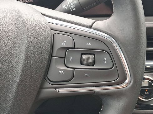 Used 2025 Buick Envista Sport Touring w/ Experience Buick Package FWD image 18