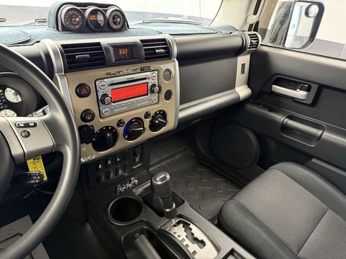 Used 2012 Toyota FJ Cruiser Base image 5