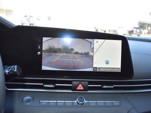 Used 2025 Hyundai Elantra SEL image 20