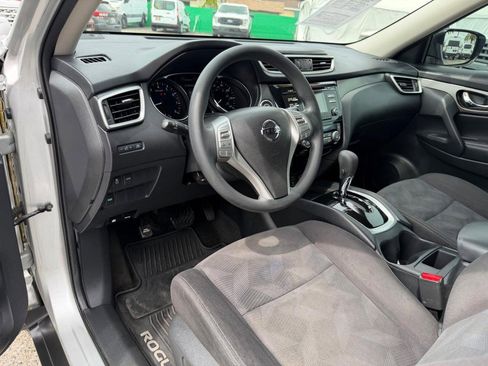 Used 2016 Nissan Rogue SV image 16
