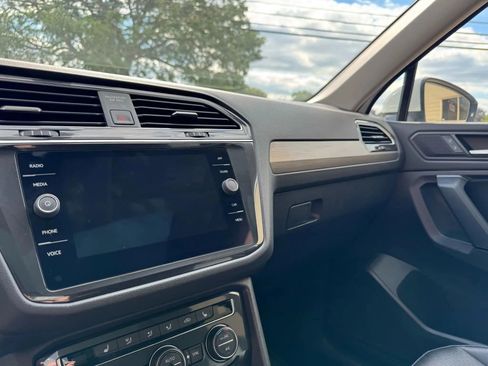 Used 2019 Volkswagen Tiguan SE w/ Panoramic Sunroof Package image 19