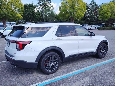 Used 2025 Ford Explorer ST w/ Sun And Sound Package AWD/4WD image 3