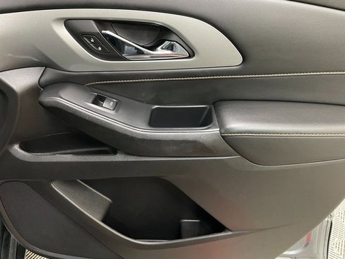 Used 2021 Chevrolet Traverse LT image 37