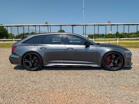 Used 2021 Audi RS 6 w/ Executive Package AWD/4WD image 4