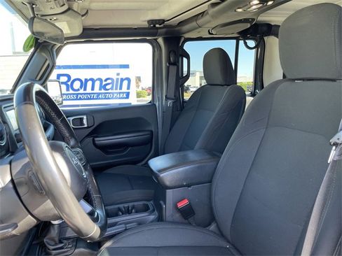 Used 2021 Jeep Gladiator Willys image 11