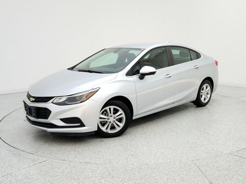 Used 2018 Chevrolet Cruze LT w/ Convenience Package image 1