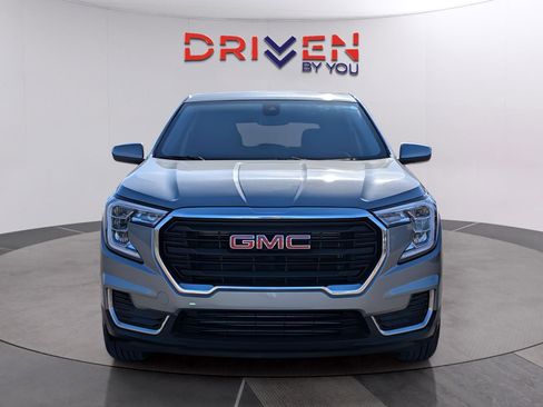 Used 2024 GMC Terrain SLE image 8