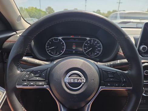 Used 2025 Nissan Sentra SR FWD image 10