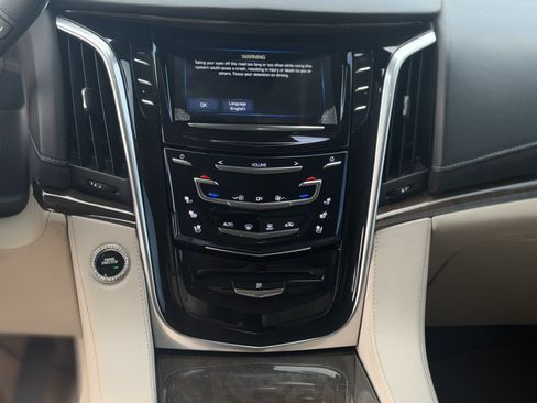 Used 2020 Cadillac Escalade ESV Luxury AWD/4WD image 32