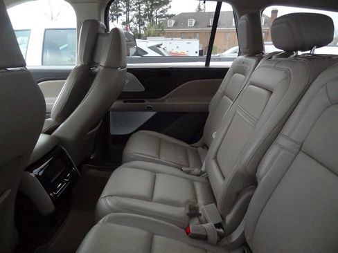 Used 2023 Lincoln Aviator Reserve w/ Equipment Group 201A image 9