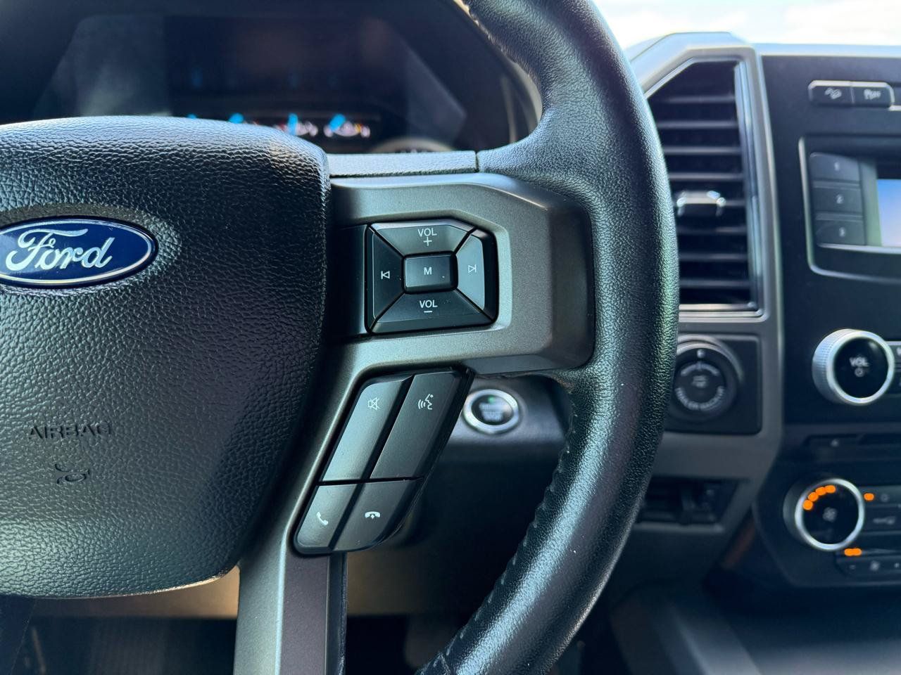 Used 2018 Ford Expedition XLT AWD/4WD image 20