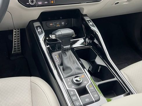 Used 2025 Kia Sorento SX AWD/4WD image 19