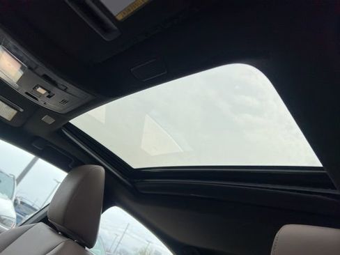 Used 2024 Lexus ES 350 w/ Premium Package FWD image 13