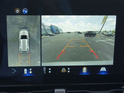 New 2026 Chevrolet Equinox LT w/ Safety and Technology Package FWD image 3