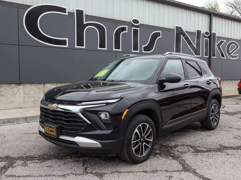 Used 2025 Chevrolet TrailBlazer LT AWD/4WD image 1