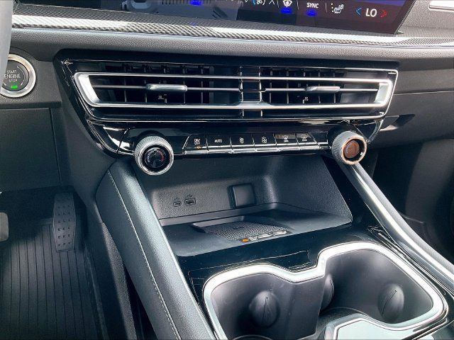New 2027 Chevrolet Traverse Z71 w/ Driver Confidence Package AWD/4WD image 23