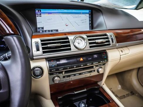 Used 2017 Lexus LS 460 w/ Comfort Package RWD image 16