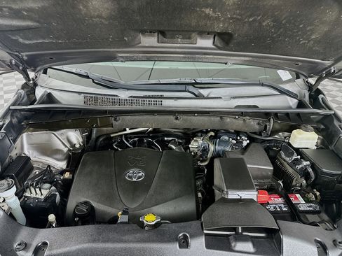 Used 2017 Toyota Highlander Limited image 35