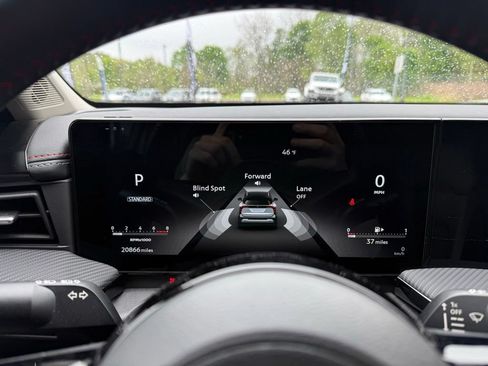 Used 2025 Nissan Kicks SR AWD/4WD image 14