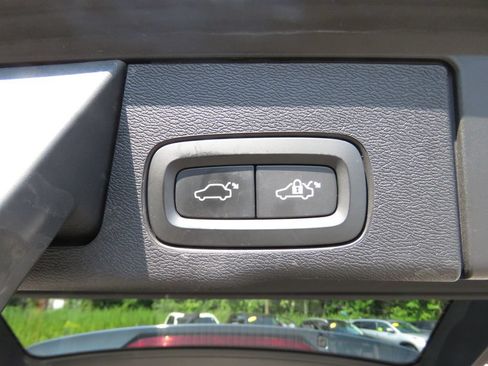 Used 2020 Volvo XC60 T8 Inscription AWD/4WD image 18