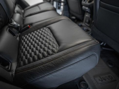 New 2025 Jeep Gladiator Sport image 28