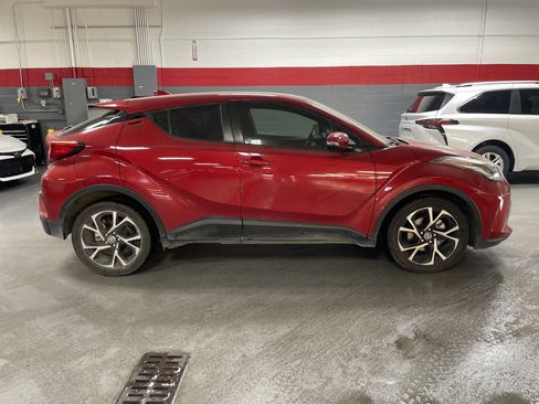 Used 2022 Toyota C-HR XLE image 5