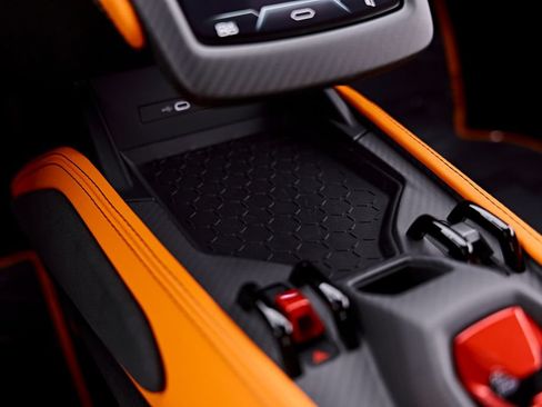 Used 2025 Lamborghini Revuelto AWD/4WD image 82