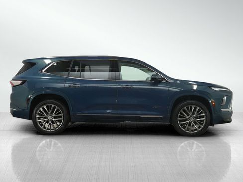 Used 2025 Buick Enclave Avenir w/ Super Cruise Package image 6