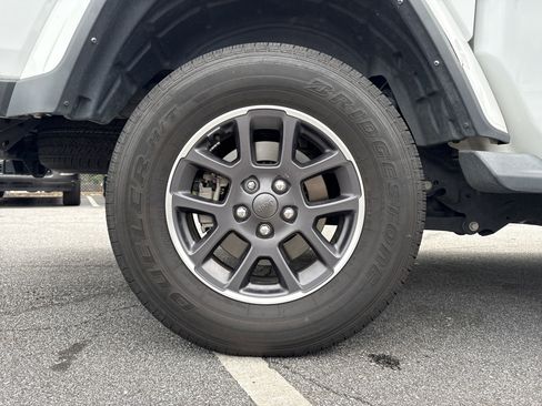Used 2021 Jeep Gladiator Overland image 18
