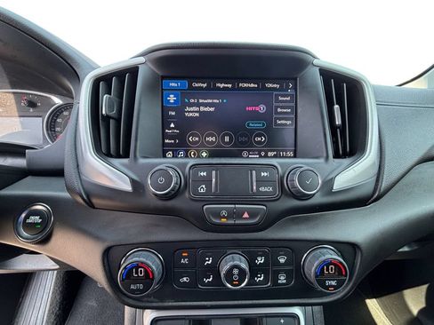 Used 2024 GMC Terrain SLT AWD/4WD image 13