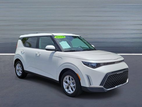 Used 2025 Kia Soul LX w/ LX Technology Package FWD image 2