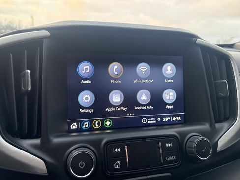 Used 2024 GMC Terrain SLT image 27