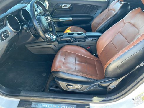 Used 2018 Ford Mustang Premium image 9