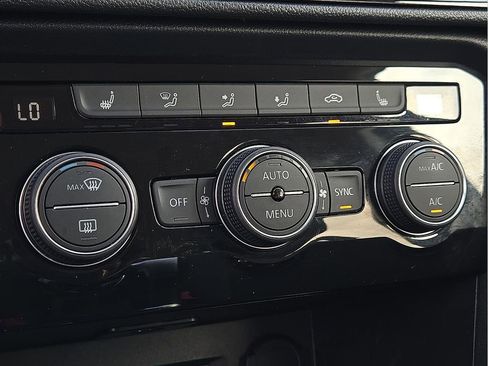 Used 2024 Volkswagen Taos SE image 16