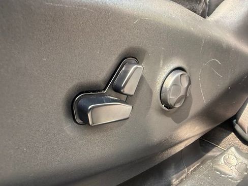 Used 2019 Chrysler Pacifica Touring-L w/ S Appearance Package FWD image 16
